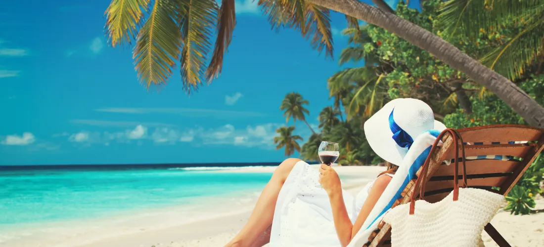 أساسيات الملابس الصيفية للرحلات الشاطئية