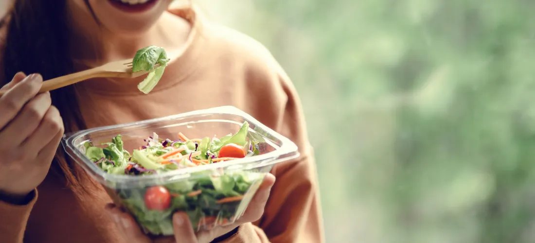 الأكل الصحي في المطارات والفنادق