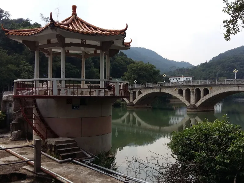 اكتشاف كونغهوا: جنة الينابيع الحارة والطبيعة في ريف قوانغتشو