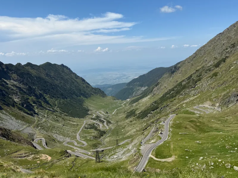 مغامرتي في رومانيا 2025: رحلتي من صخب بوخارست إلى أسرار جبال الكاربات 6 مغامرتي في رومانيا 2025: رحلتي من صخب بوخارست إلى أسرار جبال الكاربات - رحلاتي