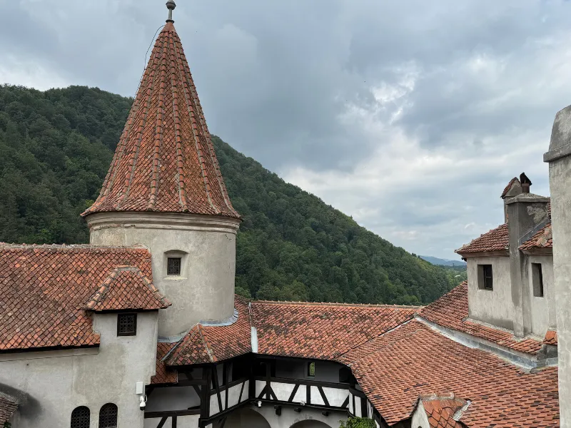 مغامرتي في رومانيا 2025: رحلتي من صخب بوخارست إلى أسرار جبال الكاربات 3 مغامرتي في رومانيا 2025: رحلتي من صخب بوخارست إلى أسرار جبال الكاربات - رحلاتي